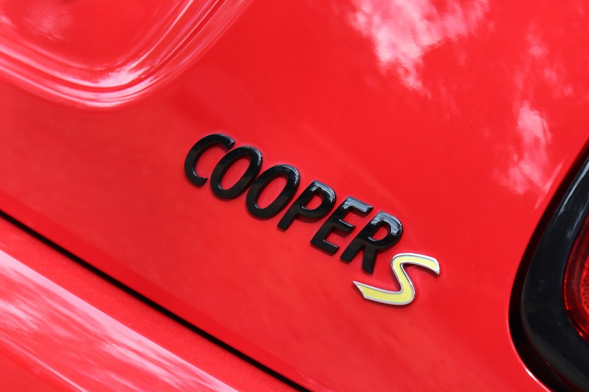 2023 MINI Hatch Cooper SE MINI Yours F56 LCI-2 image 11