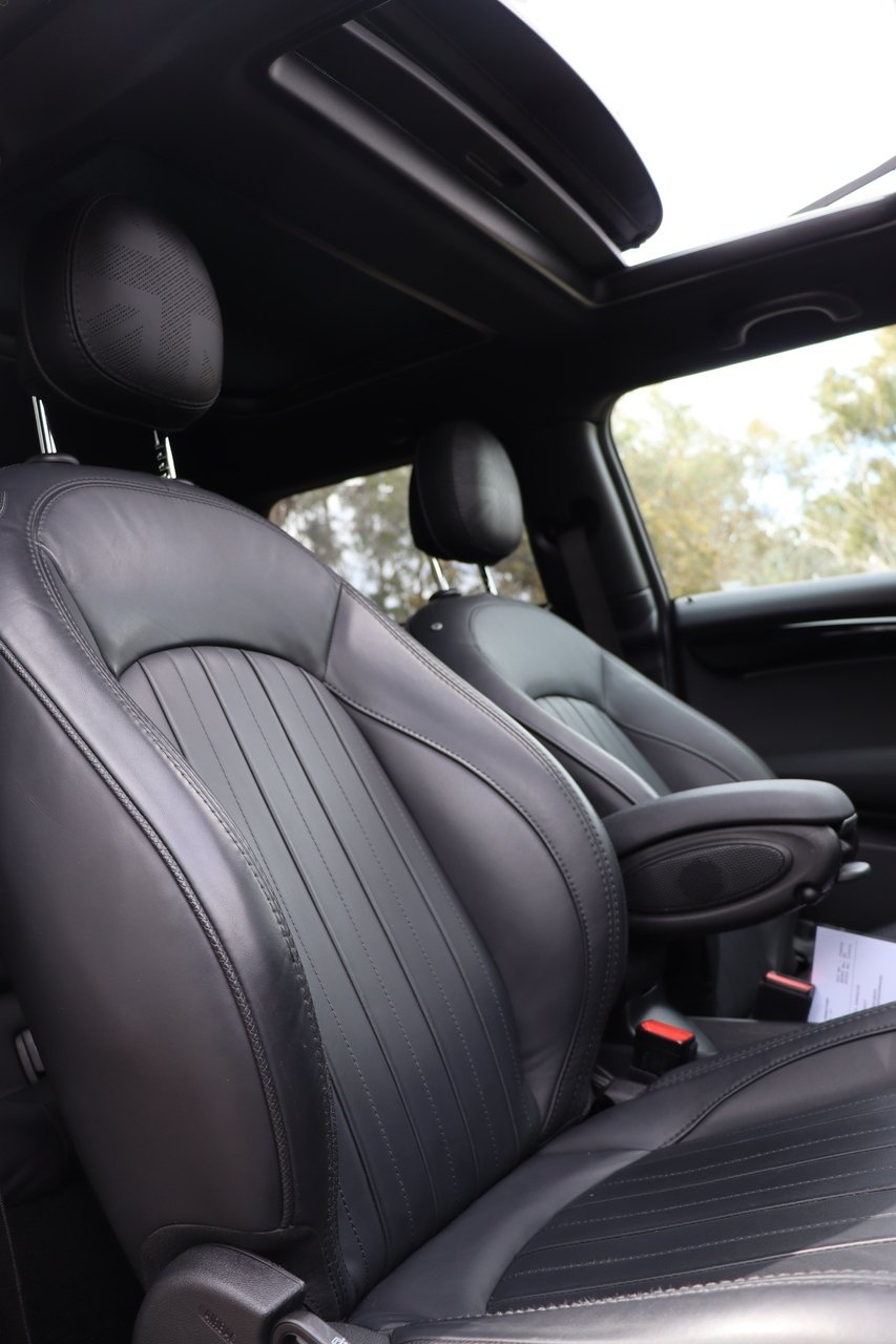 2023 MINI Hatch Cooper SE MINI Yours F56 LCI-2 image 13