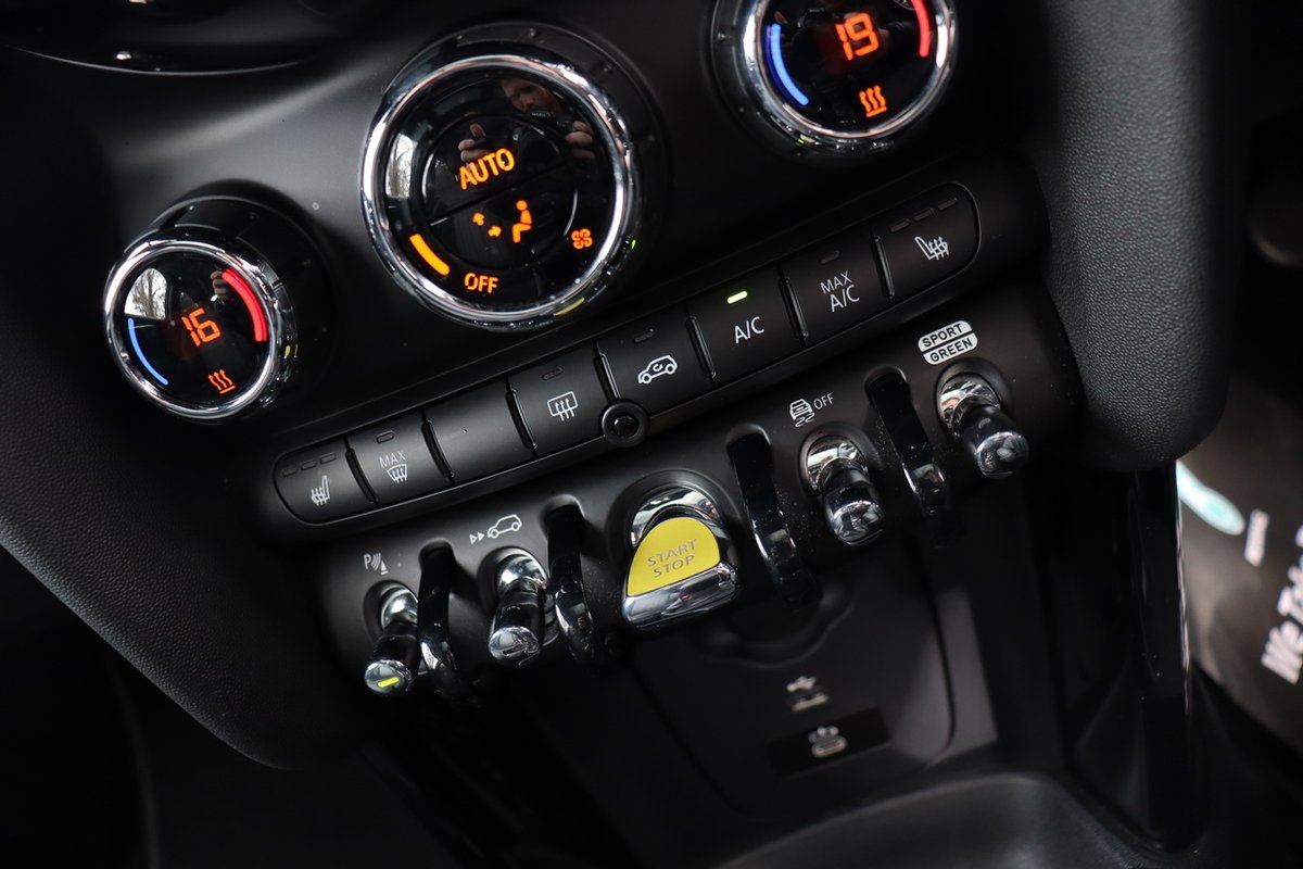 2023 MINI Hatch Cooper SE MINI Yours F56 LCI-2 image 17