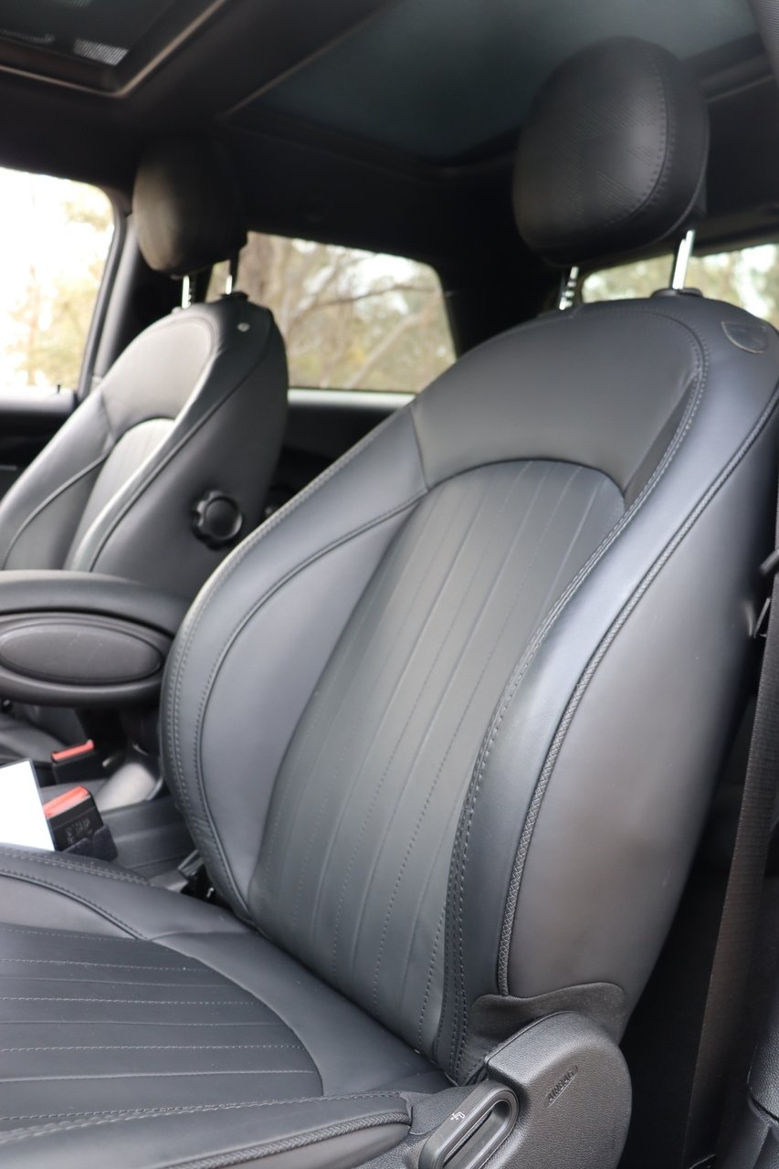 2023 MINI Hatch Cooper SE MINI Yours F56 LCI-2 image 24