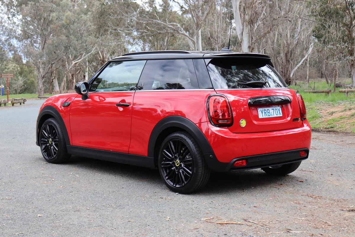 2023 MINI Hatch Cooper SE MINI Yours F56 LCI-2 image 7
