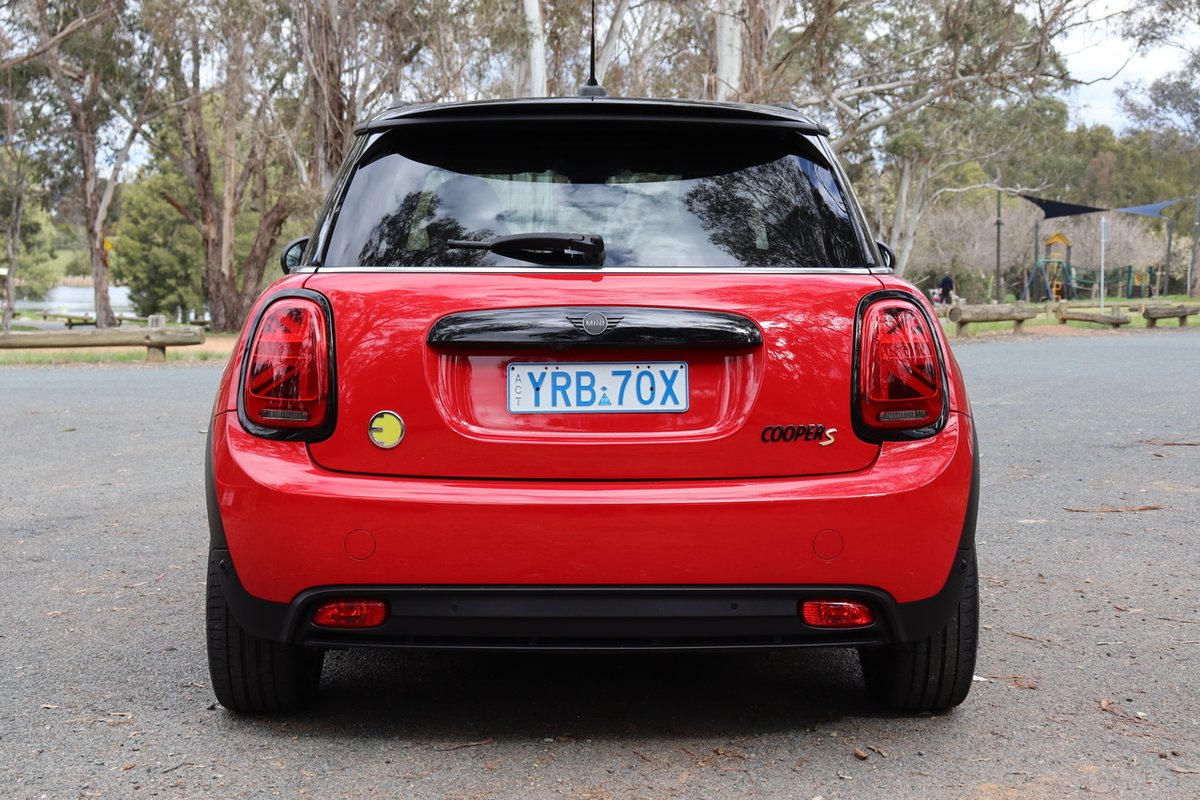 2023 MINI Hatch Cooper SE MINI Yours F56 LCI-2 image 9