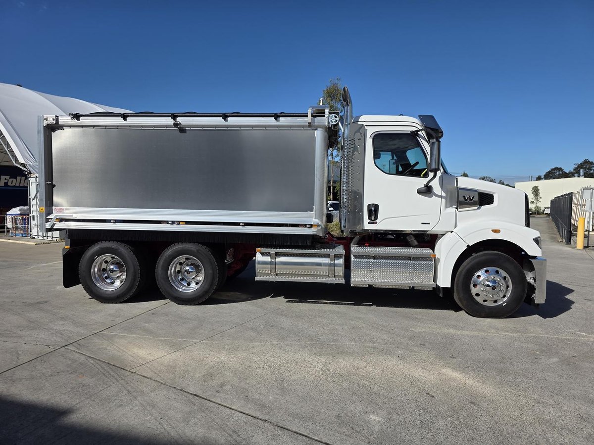 2024 Western Star 48X image 7