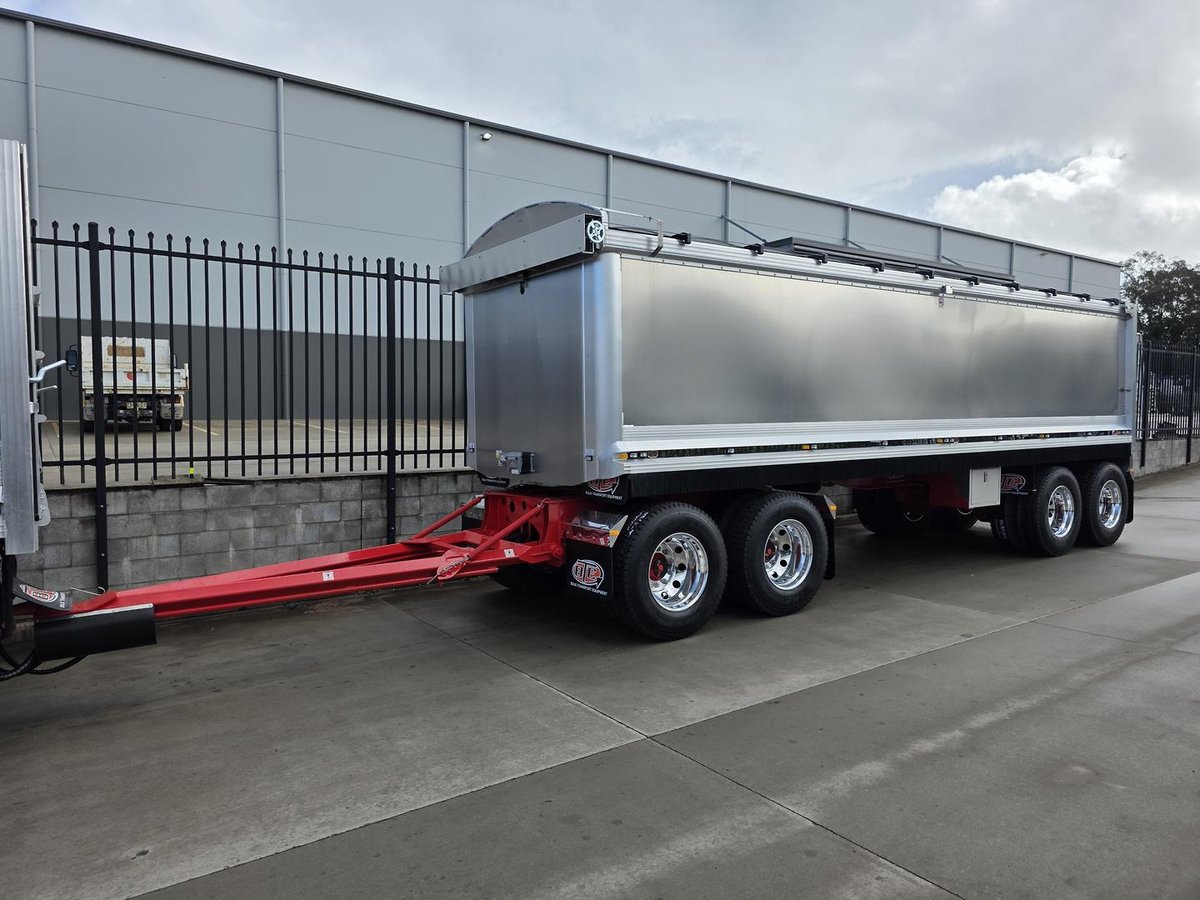 2024 Western Star 48X image 12