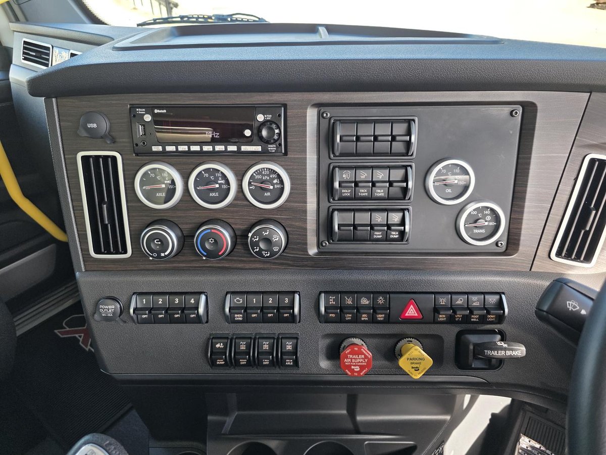 2024 Western Star 48X image 17