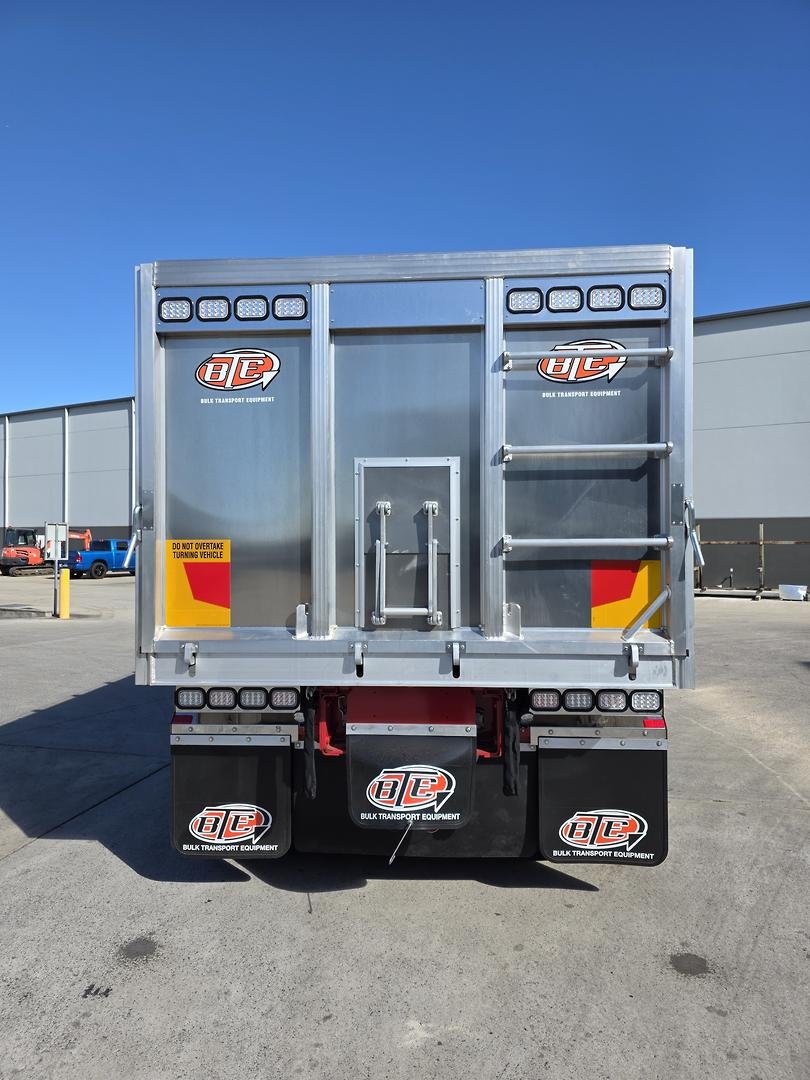 2024 Western Star 48X image 14