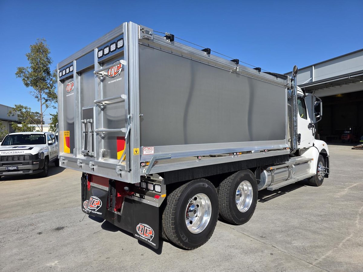 2024 Western Star 48X image 9