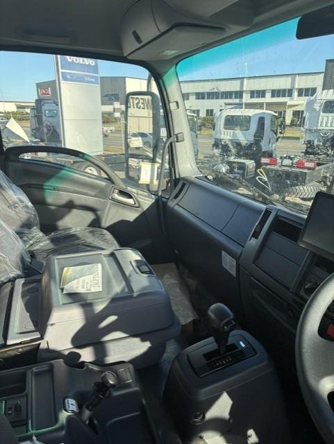 2024 Isuzu F Series image 9