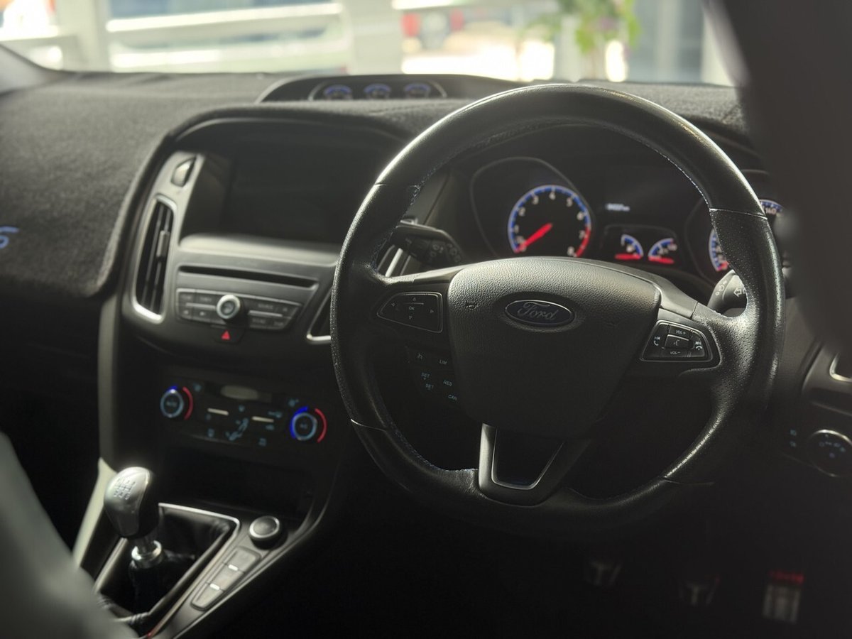 2017 Ford Focus RS LZ AWD image 15