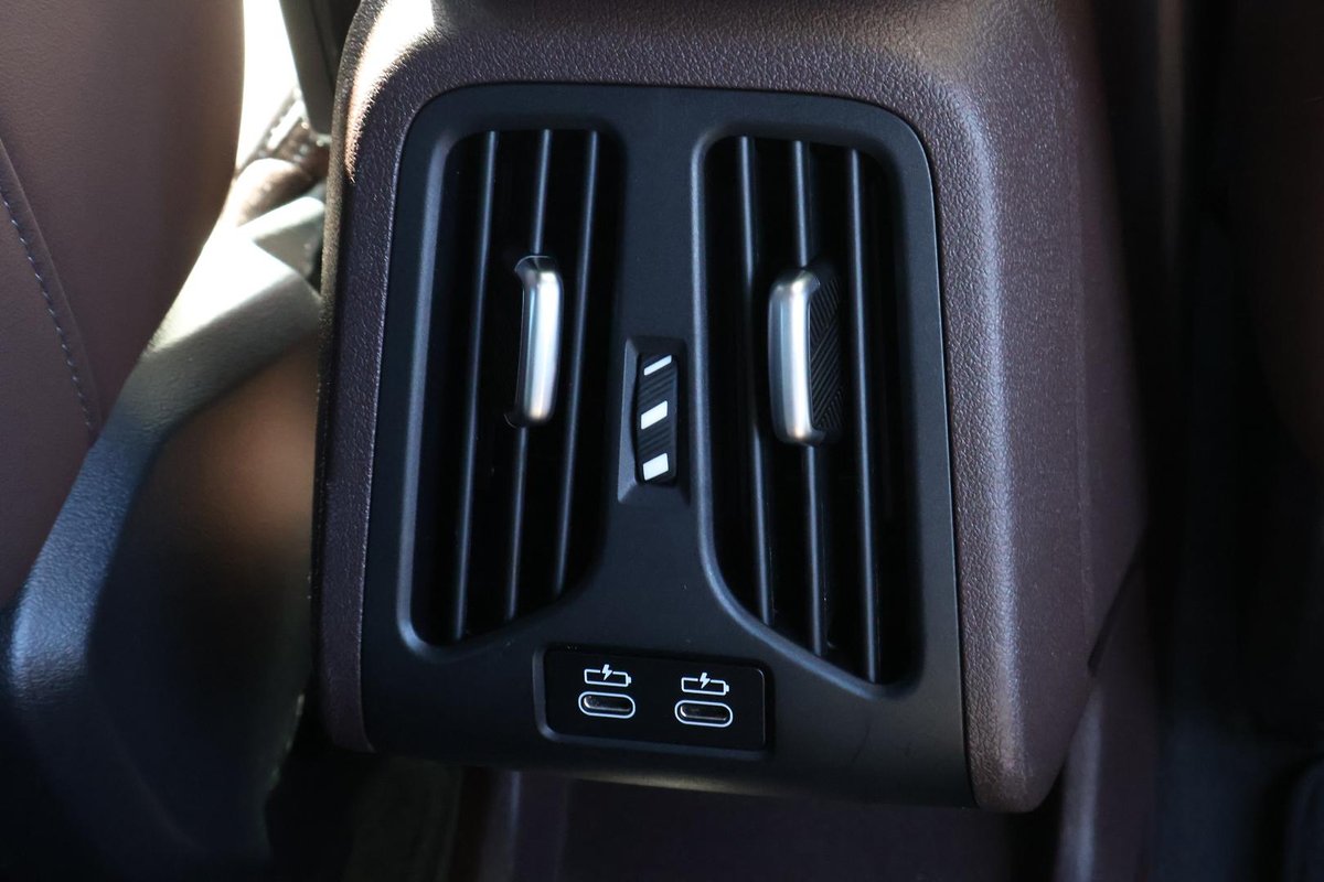 2024 BMW iX1 eDrive20 xLine U11 image 22