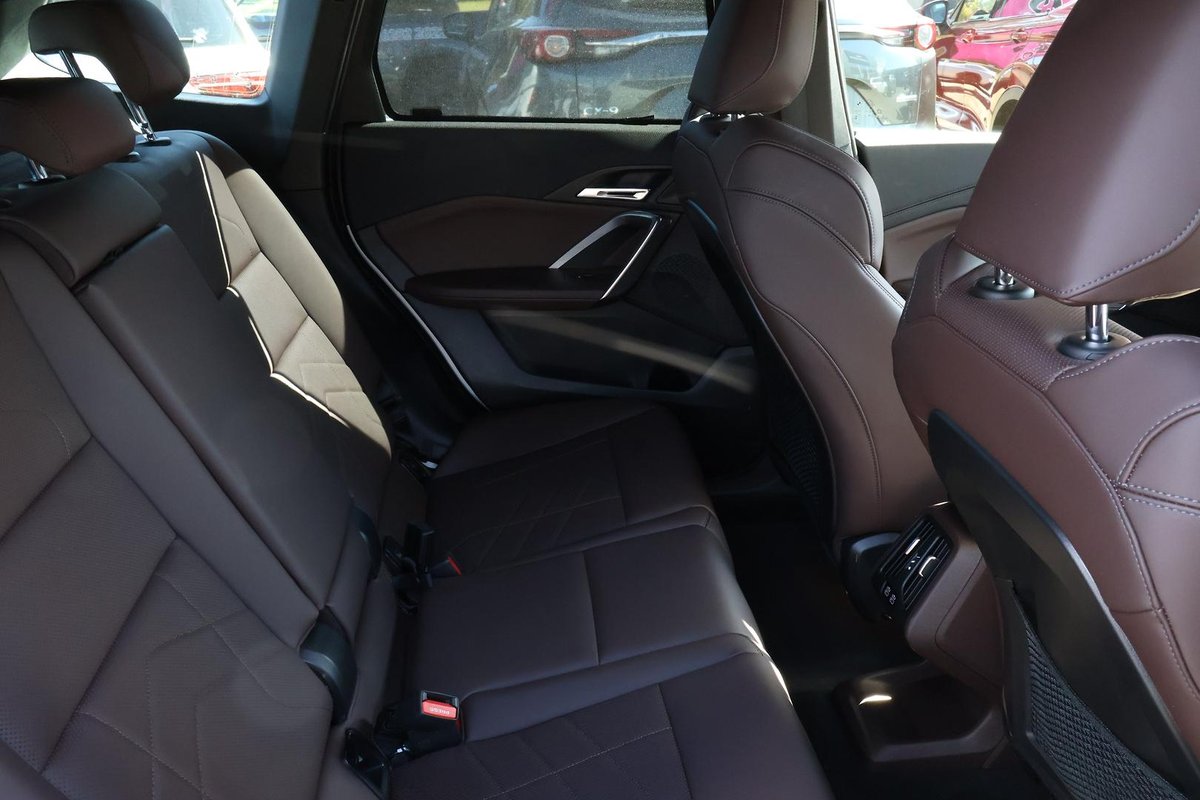 2024 BMW iX1 eDrive20 xLine U11 image 21