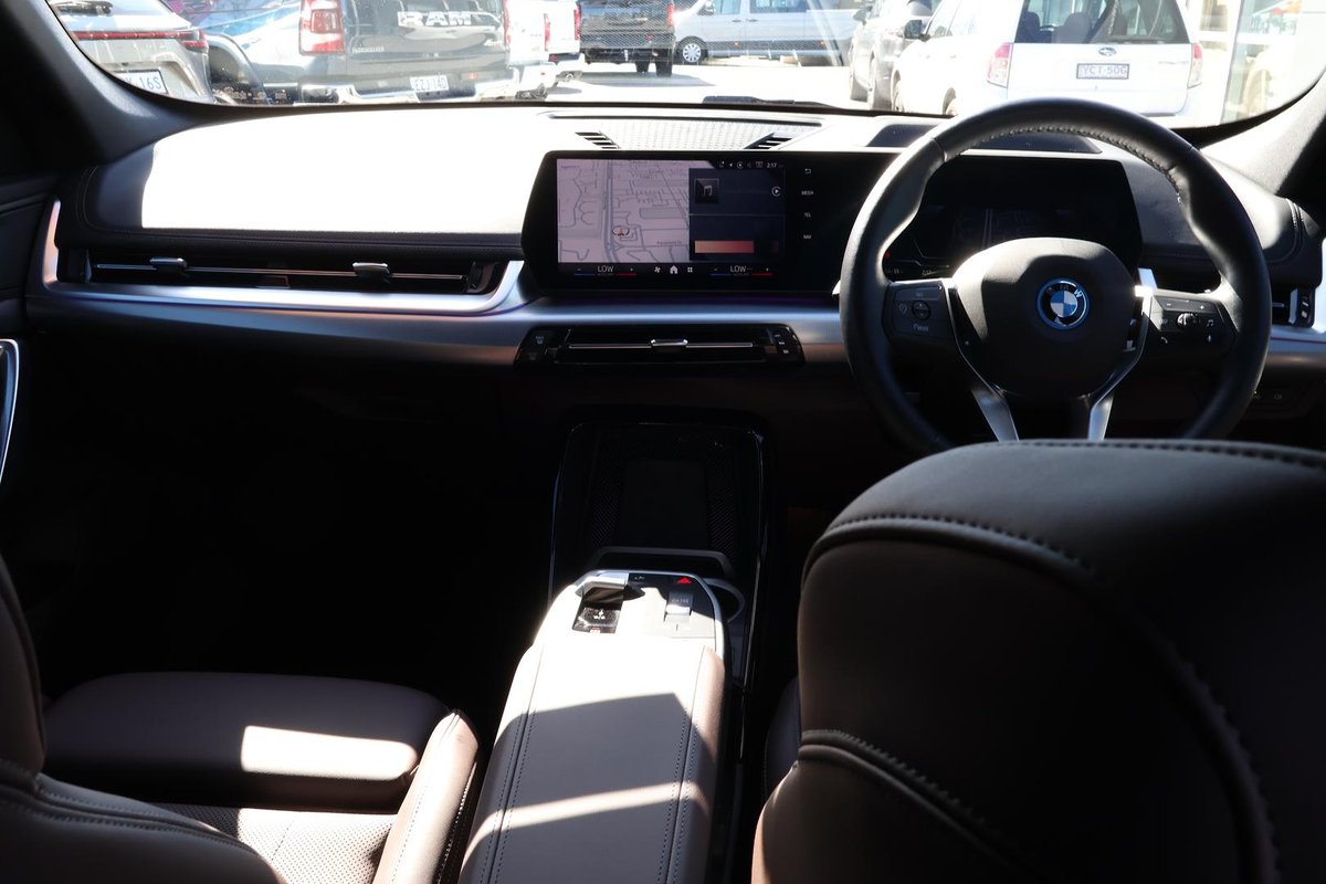 2024 BMW iX1 eDrive20 xLine U11 image 8