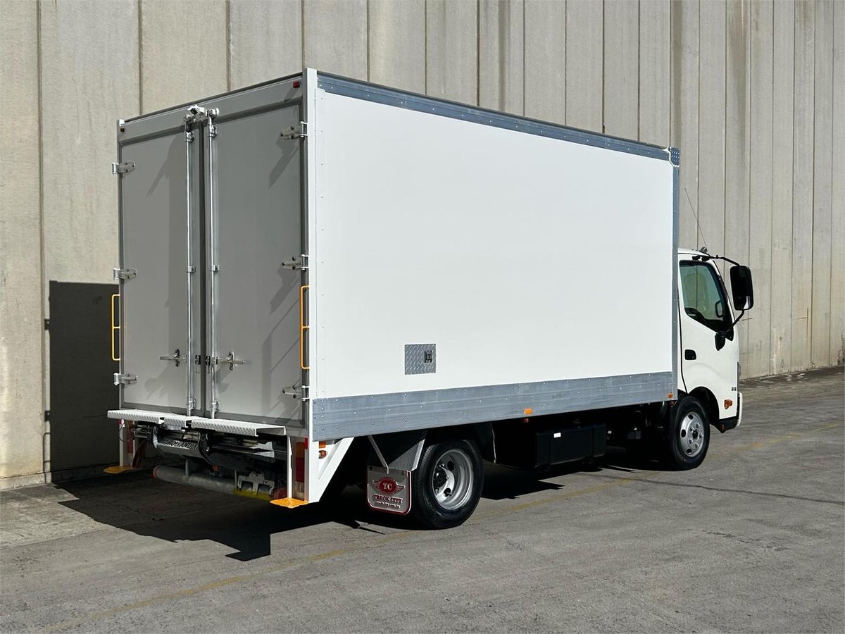 2021 Hino 300 Series 616 image 8