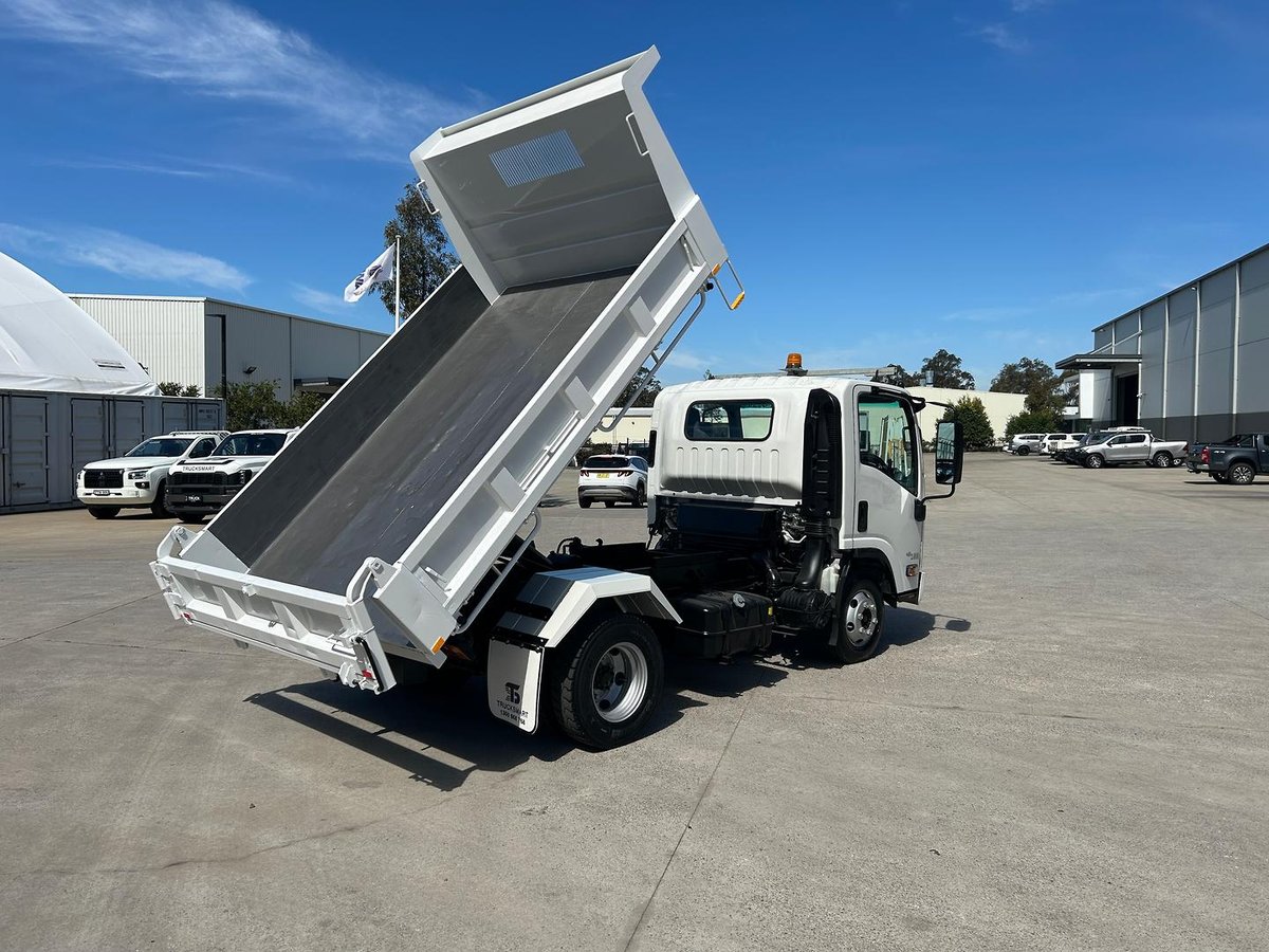 2016 Isuzu N Series NPR 45/55-155 image 18