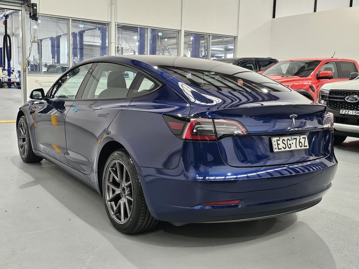 2022 Tesla Model 3 Rear-Wheel Drive image 9
