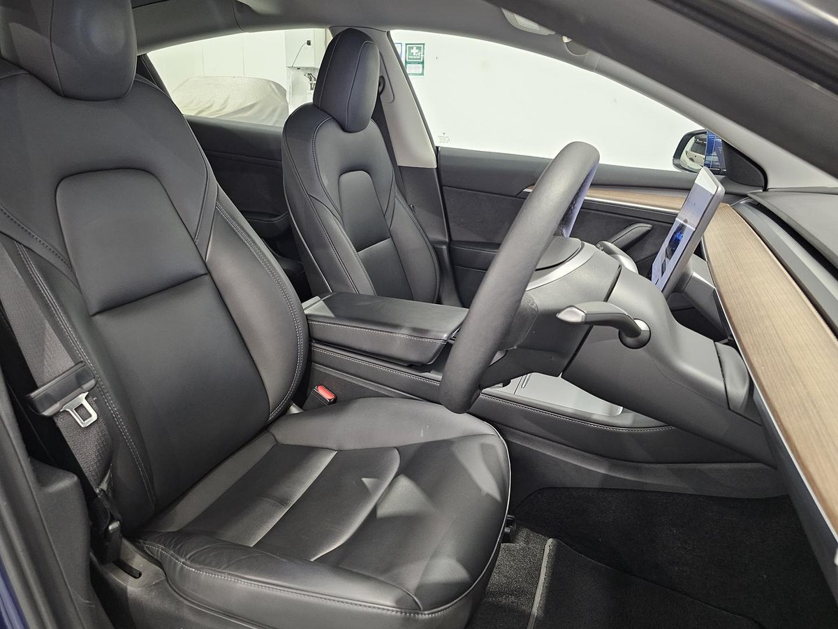 2022 Tesla Model 3 Rear-Wheel Drive image 11