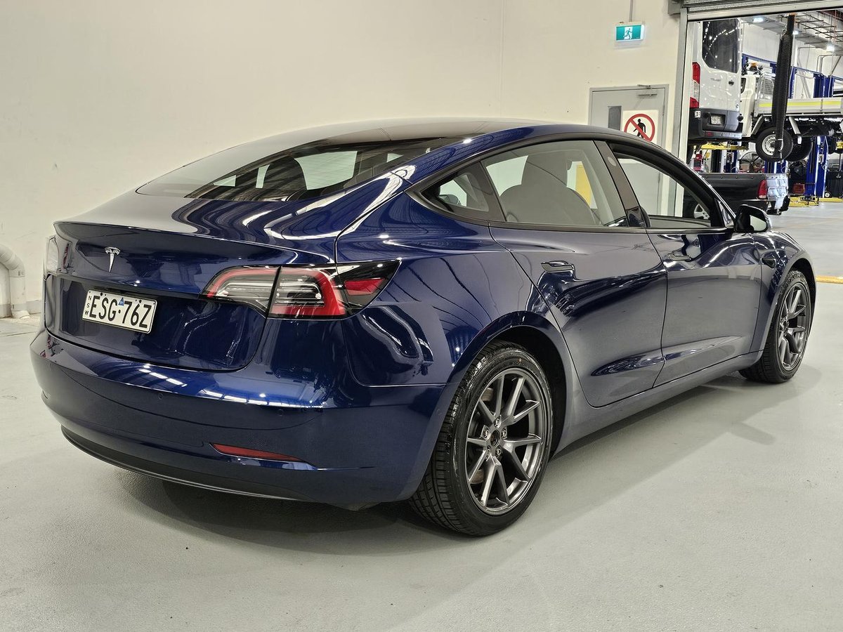 2022 Tesla Model 3 Rear-Wheel Drive image 7
