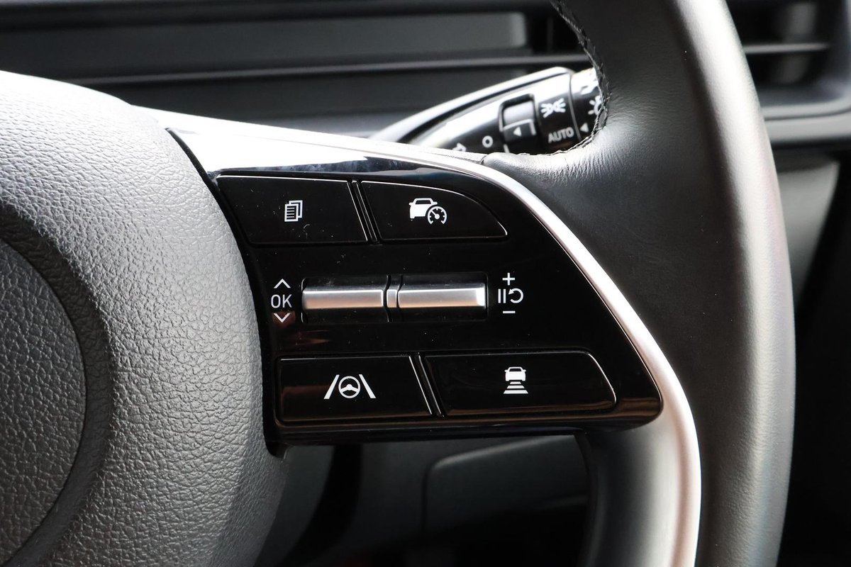 2023 Hyundai STARIA LOAD Premium US4.V2 MY23 image 11