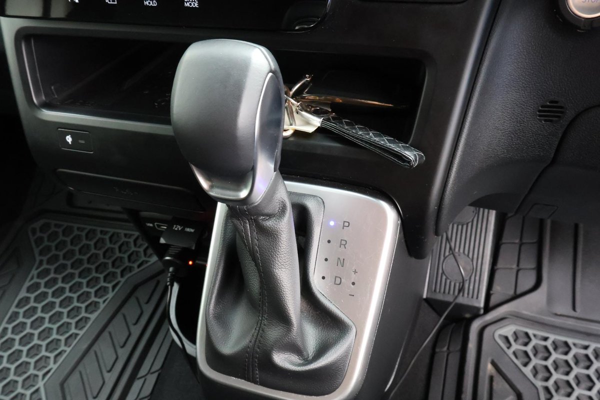 2023 Hyundai STARIA LOAD Premium US4.V2 MY23 image 22