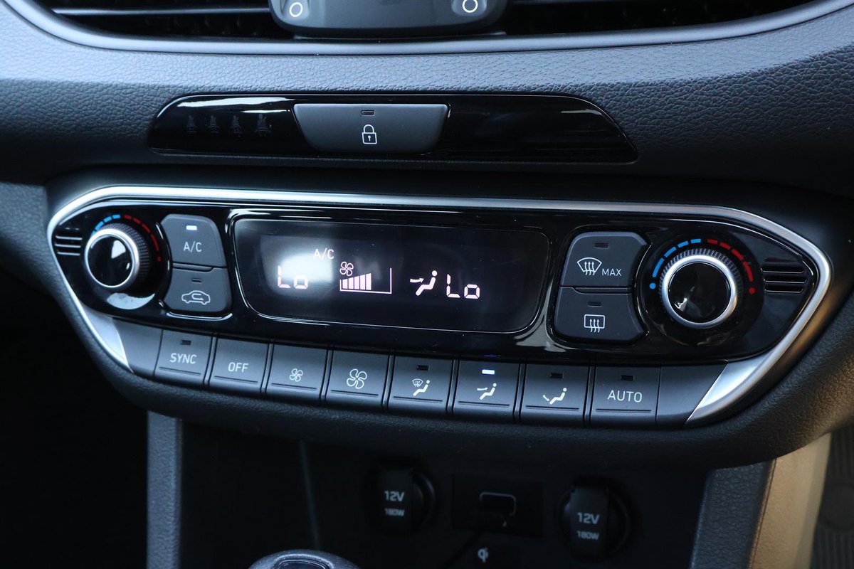 2025 Hyundai i30 image 22
