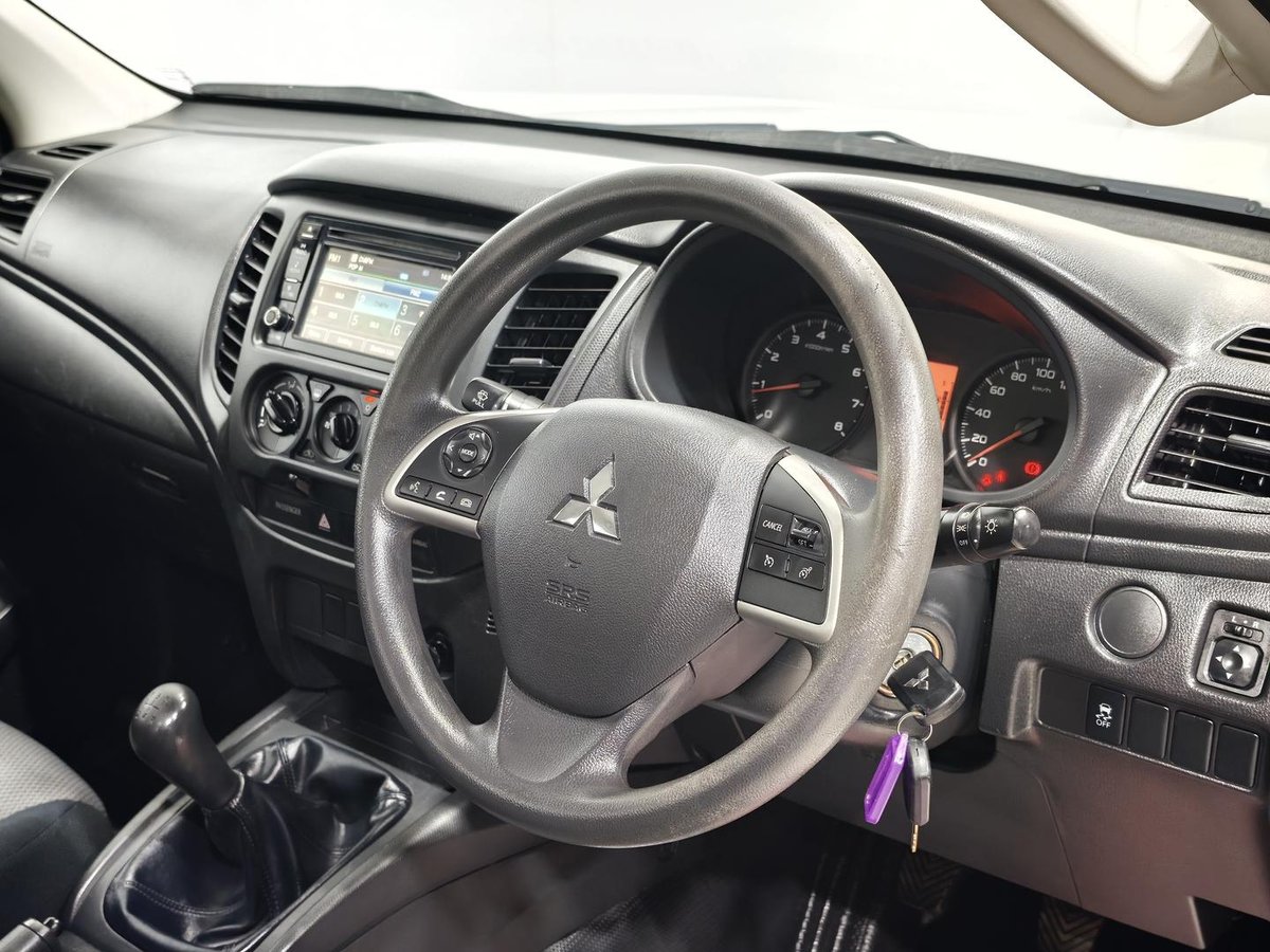 2021 Mitsubishi Triton GLX MR MY21 4x2 image 7