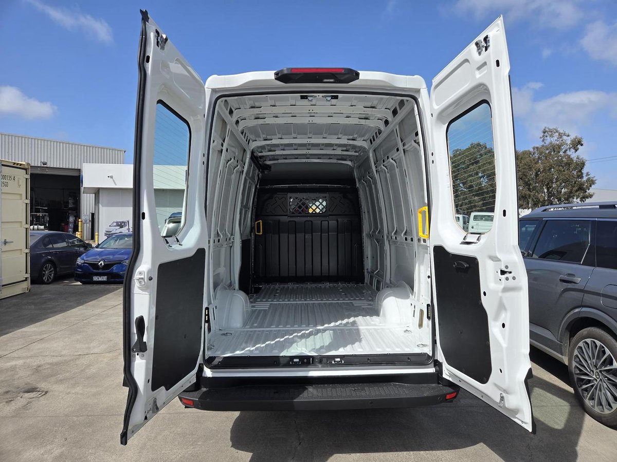 2026 Iveco Daily 35S14V image 9