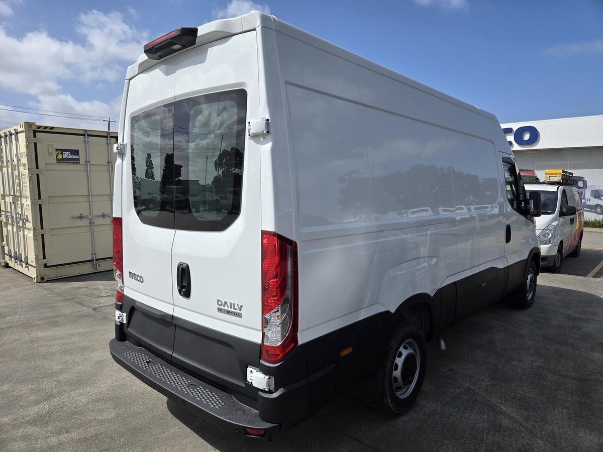 2026 Iveco Daily 35S14V image 7