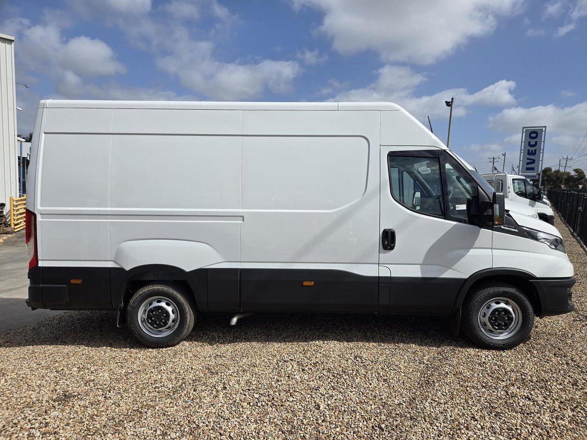 2026 Iveco Daily 35S14V image 8