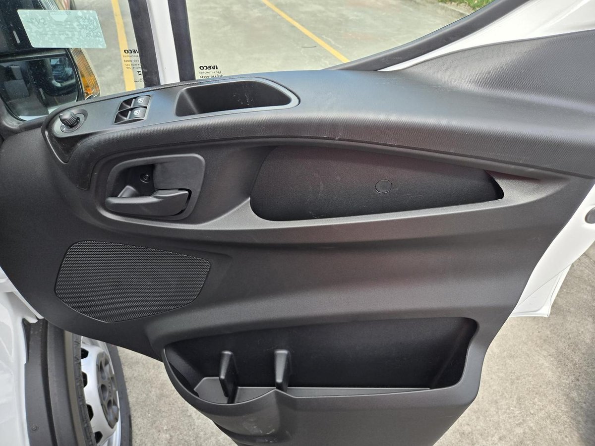 2026 Iveco Daily 35S14V image 19