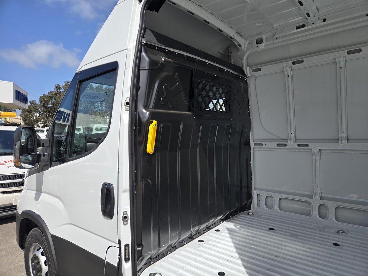2026 Iveco Daily 35S14V image 12