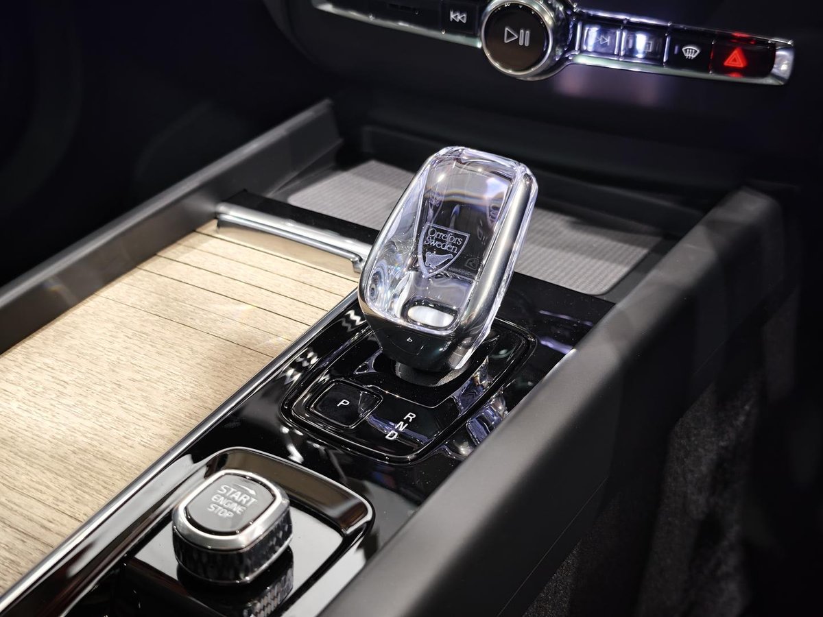 2025 Volvo XC60 Plus B5 Bright MY26 AWD image 16