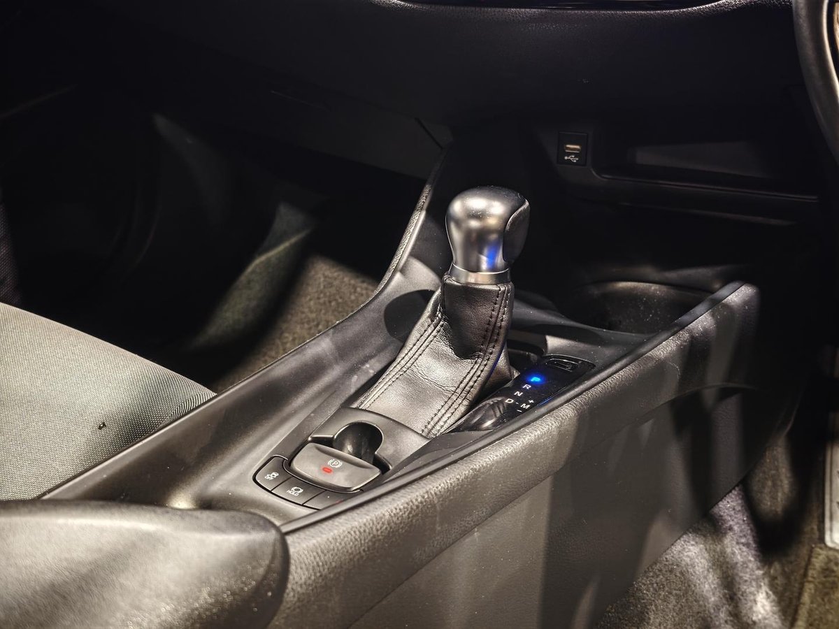 2021 Toyota C-HR GXL NGX10R image 13