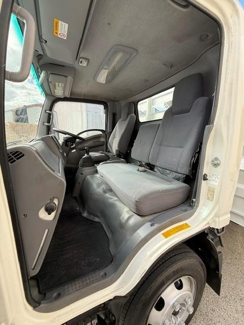 2013 Isuzu N Series NPR 250/300 image 14