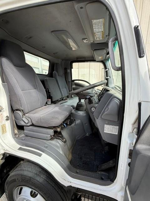 2013 Isuzu N Series NPR 250/300 image 13
