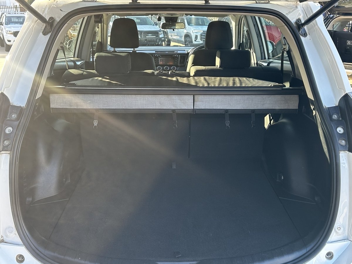2018 Toyota RAV4 GX ASA44R AWD image 8