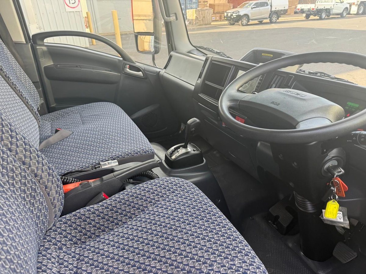 2022 Isuzu N Series NNR 45-150 image 16