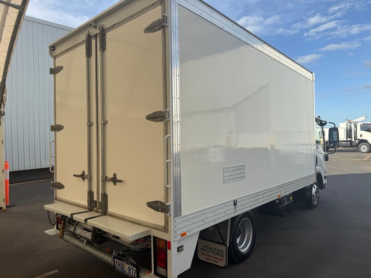 2022 Isuzu N Series NNR 45-150 image 12