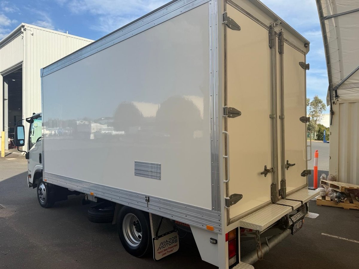 2022 Isuzu N Series NNR 45-150 image 10