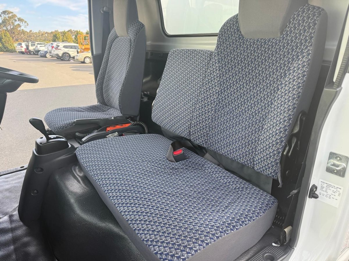 2022 Isuzu N Series NNR 45-150 image 19