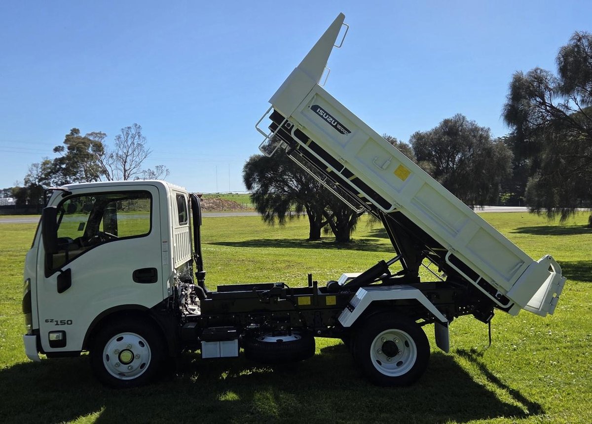 2026 Isuzu N Series NKR 62/45-150 MT D25 Tipper image 8