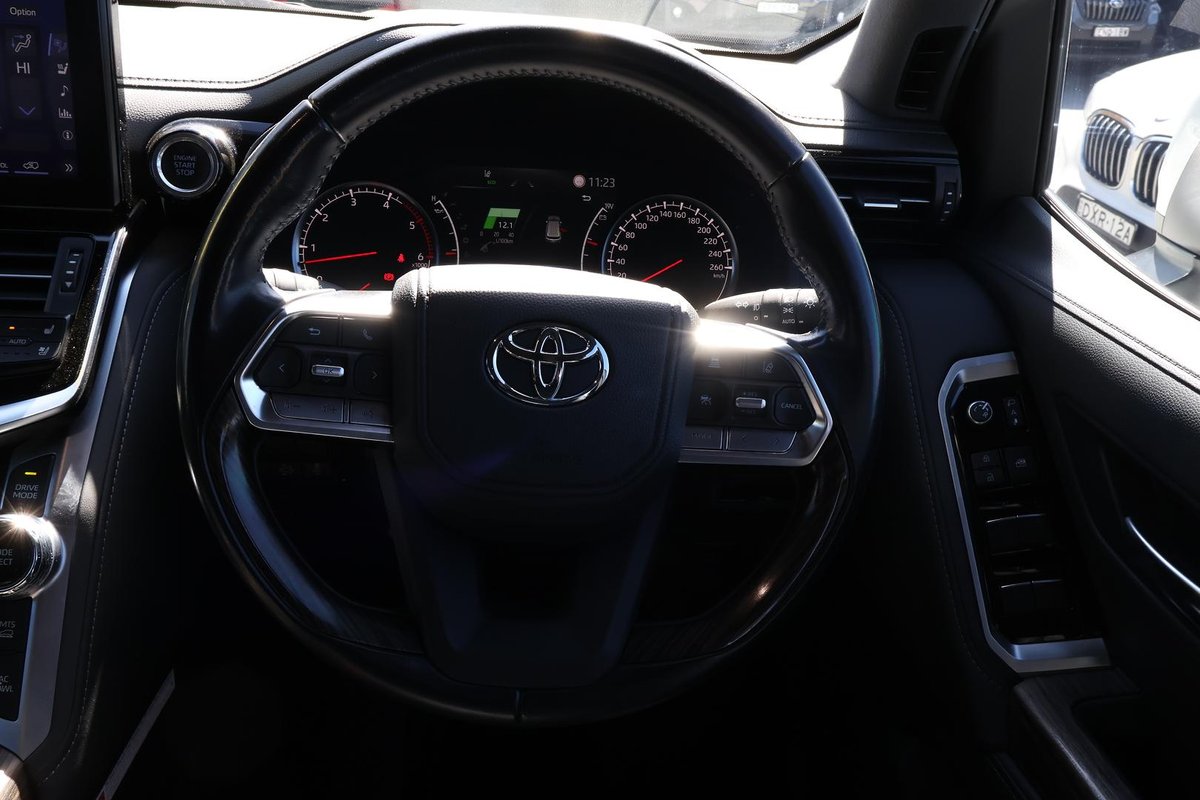 2023 Toyota Landcruiser VX FJA300R 4X4 Dual Range image 10