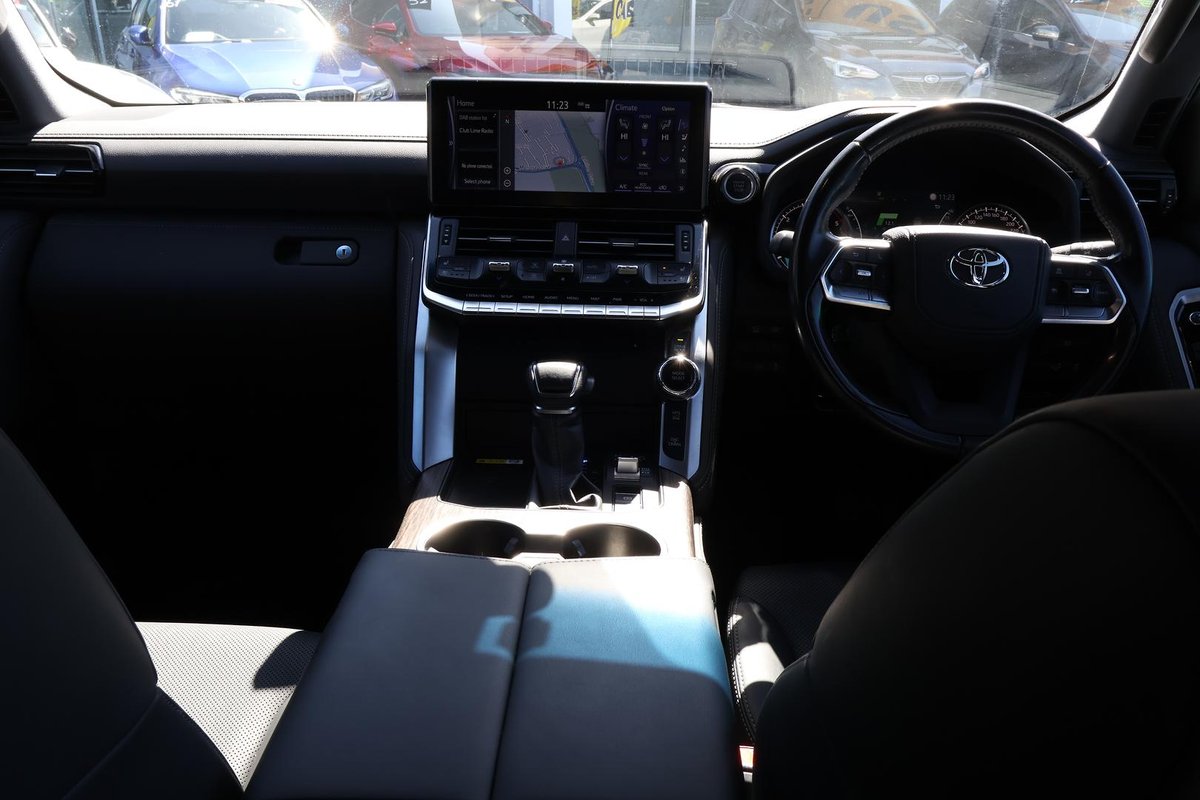2023 Toyota Landcruiser VX FJA300R 4X4 Dual Range image 9