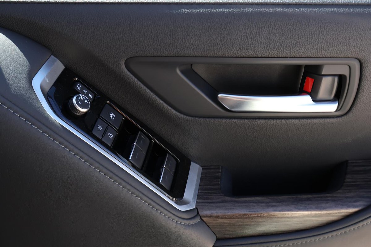 2023 Toyota Landcruiser VX FJA300R 4X4 Dual Range image 24