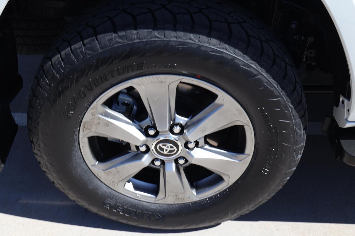 2023 Toyota Landcruiser VX FJA300R 4X4 Dual Range image 33