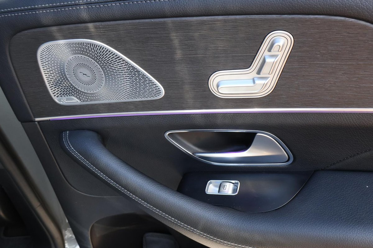 2022 Mercedes-Benz V-Class image 18