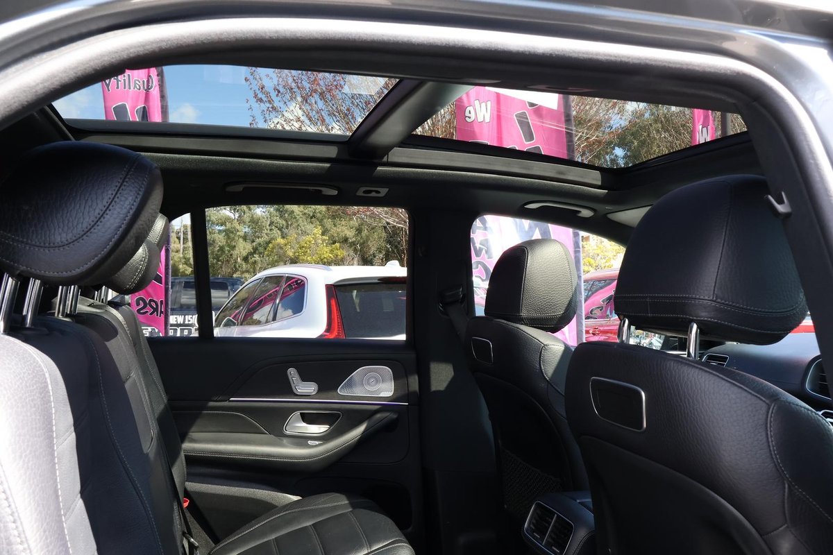 2022 Mercedes-Benz V-Class image 17