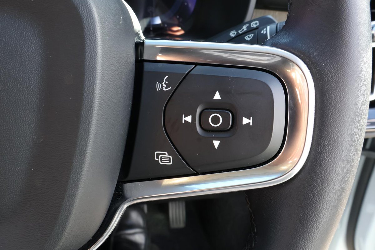 2024 Volvo XC40 Plus B4 MY24 image 32