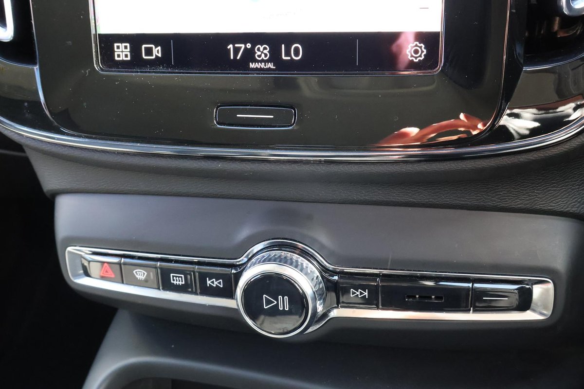 2024 Volvo XC40 Plus B4 MY24 image 27