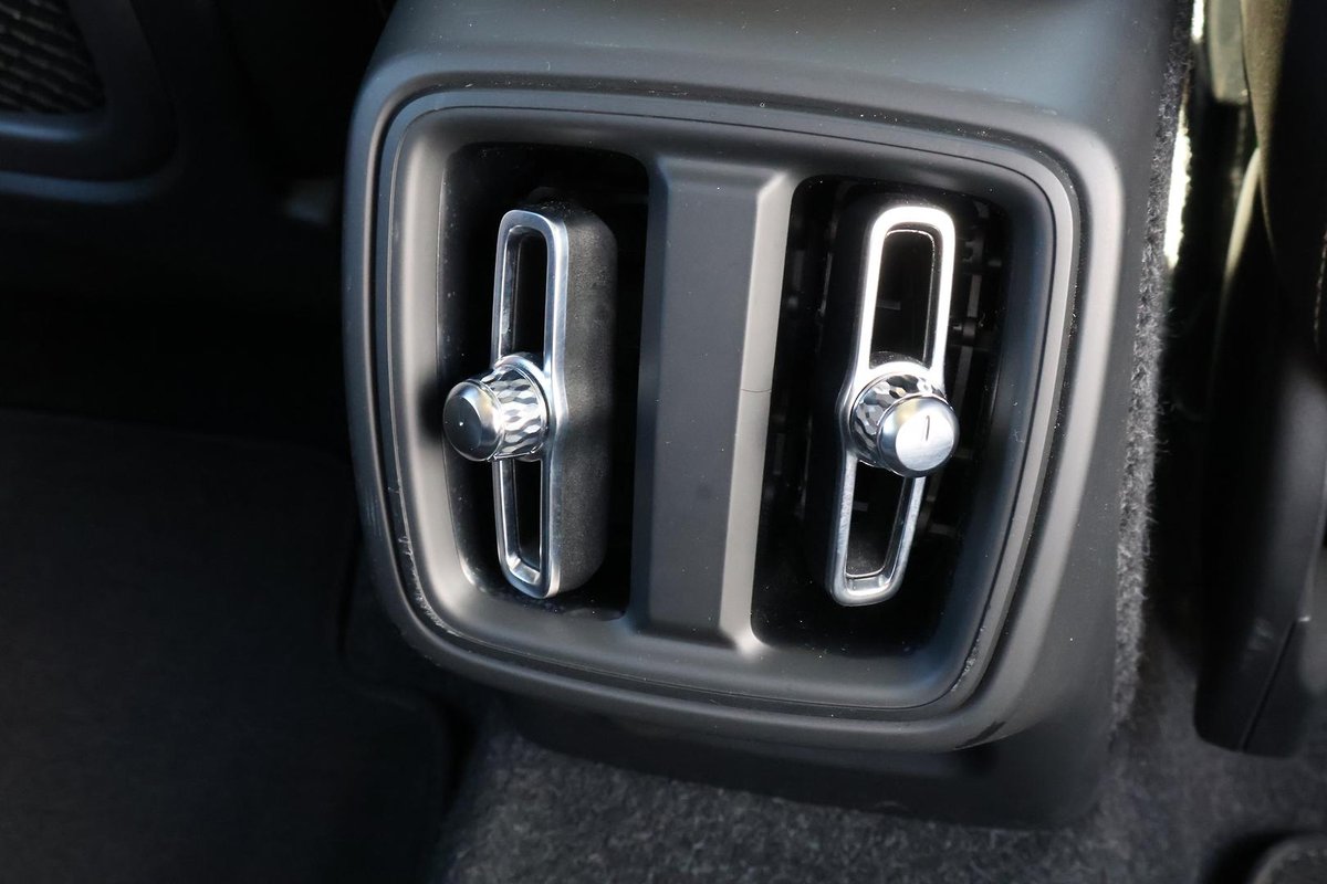 2024 Volvo XC40 Plus B4 MY24 image 23