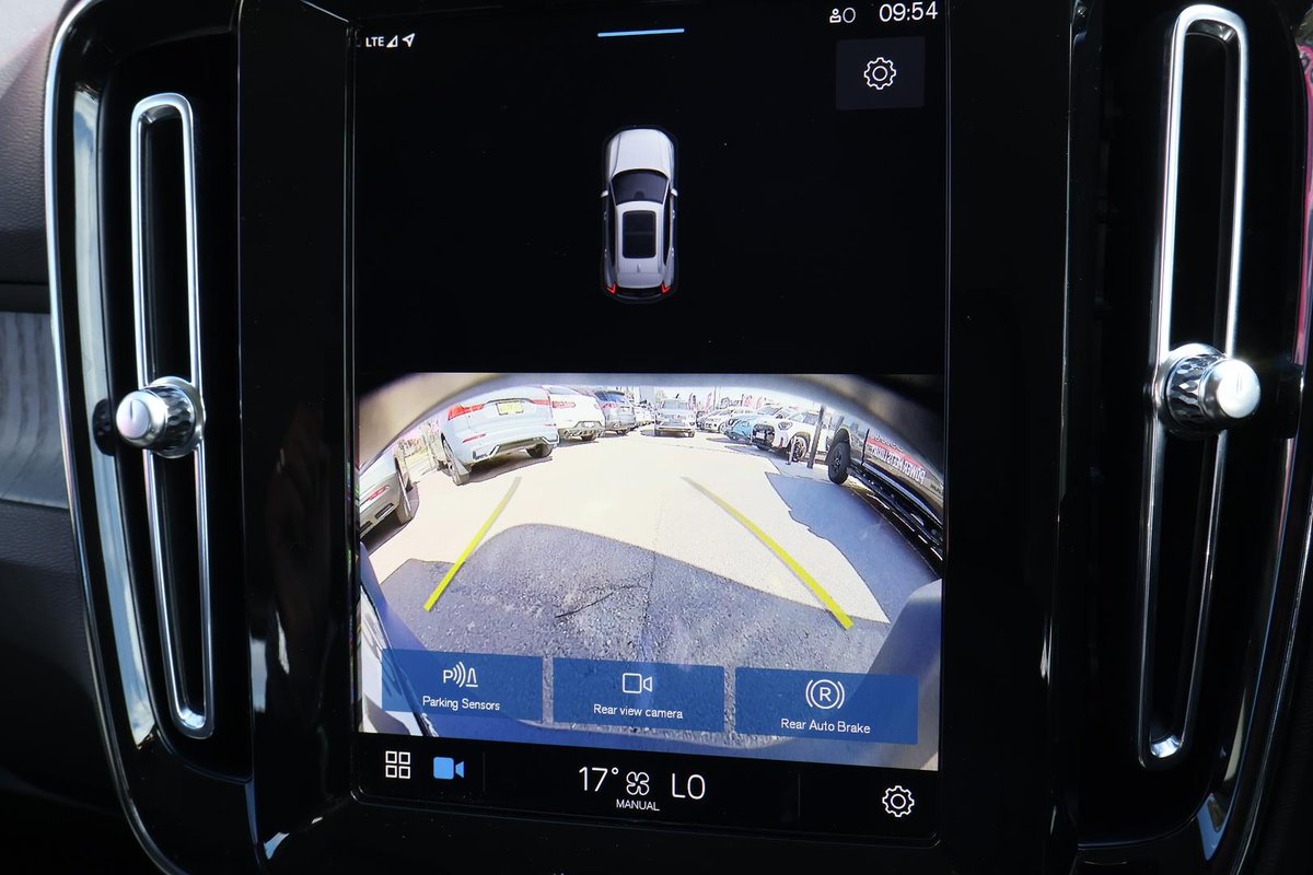 2024 Volvo XC40 Plus B4 MY24 image 29